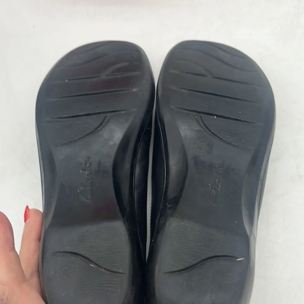 Clarks Black loafer with croc embossed insert Size 8.5 BLO4709